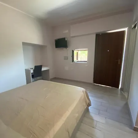 Paradiso Settecannelle 3* فوندي