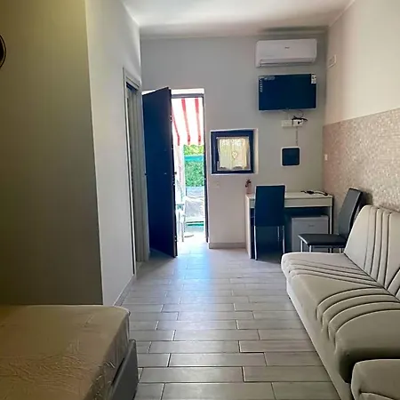 Paradiso Settecannelle فوندي