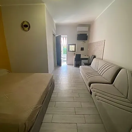 Paradiso Settecannelle 3* فوندي